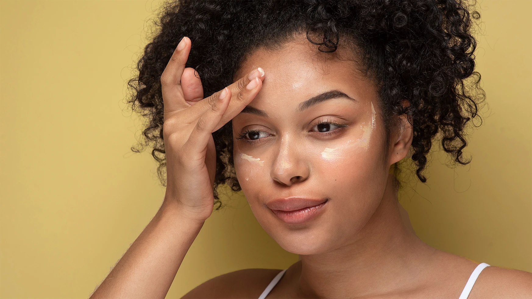 portrait-gorgeous-woman-applying-moisturizer-repair-cream-her-face