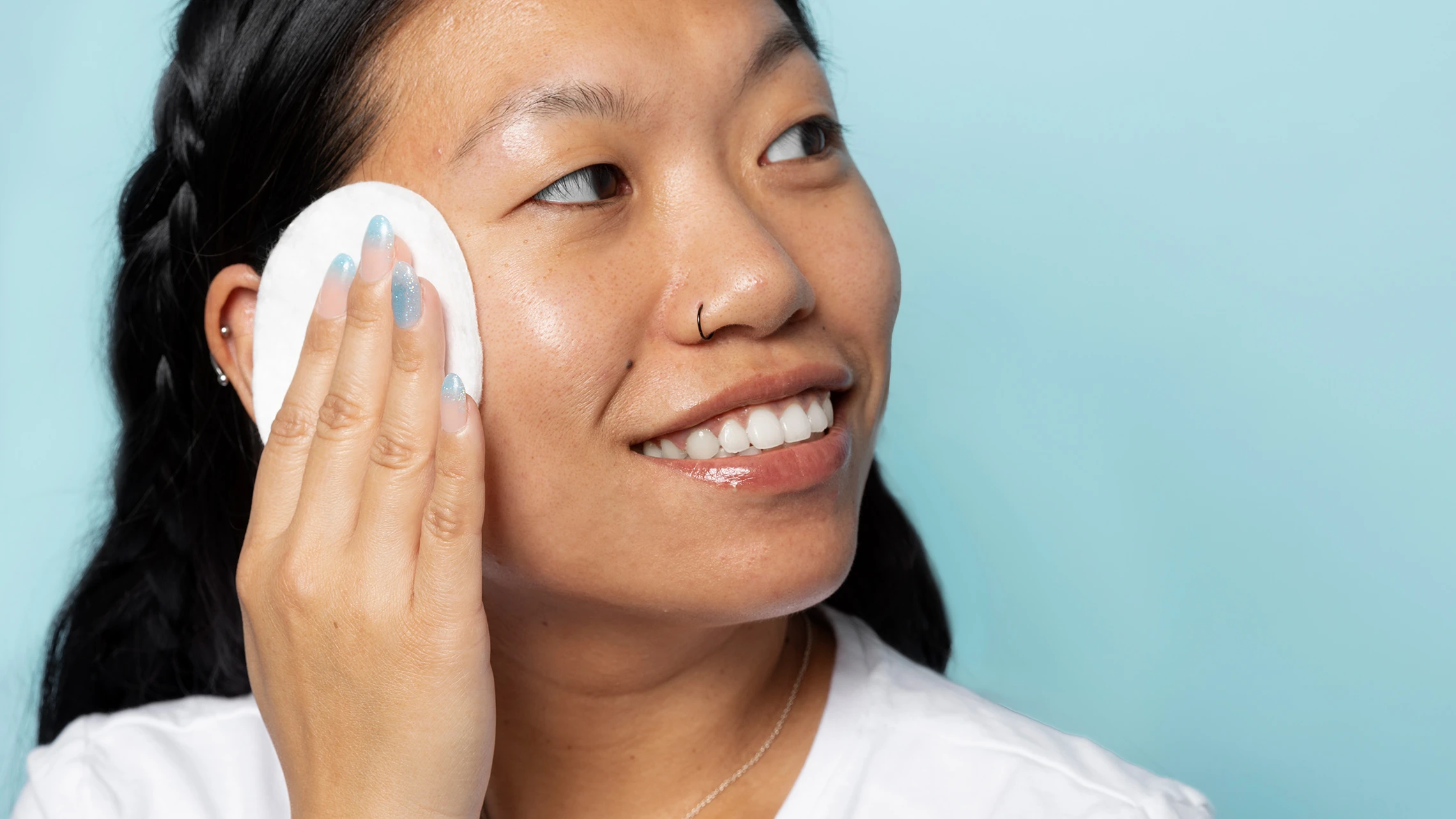 woman-using-cotton-pad-corum-hydrating-cleanser-for-acne-best cleanser for acne